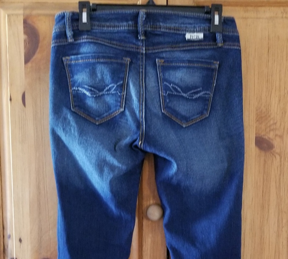 17/21 Exclusive Jeans